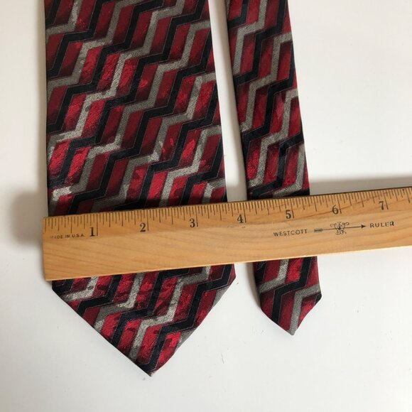 Fratelli Moda Silk Tie Red Black Gray Chevron Pattern Italy Mens Necktie Office - Picture 3 of 8